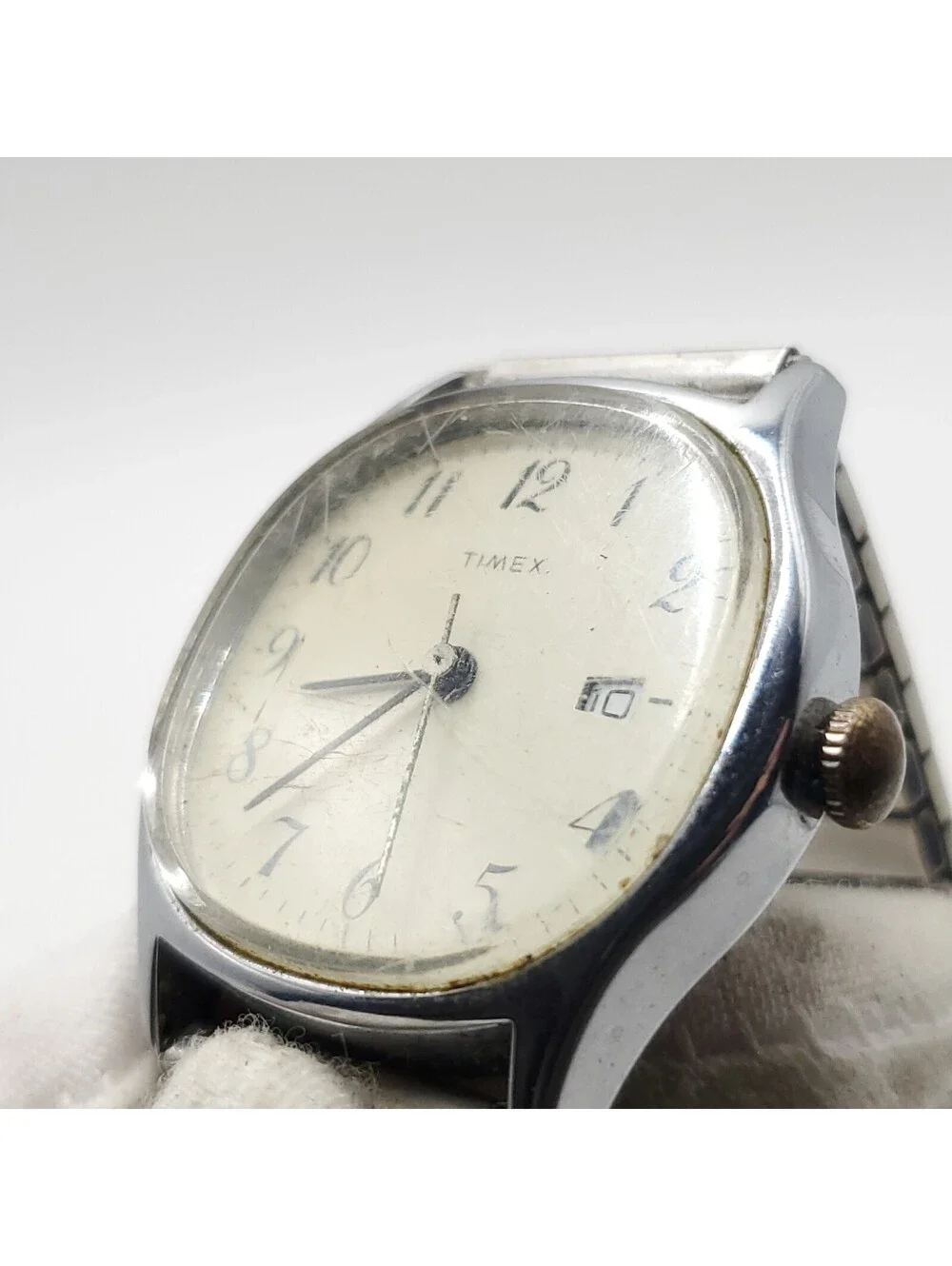Vintage Timex Mechanical 32mm Date Dial Watch For Parts Or Repair